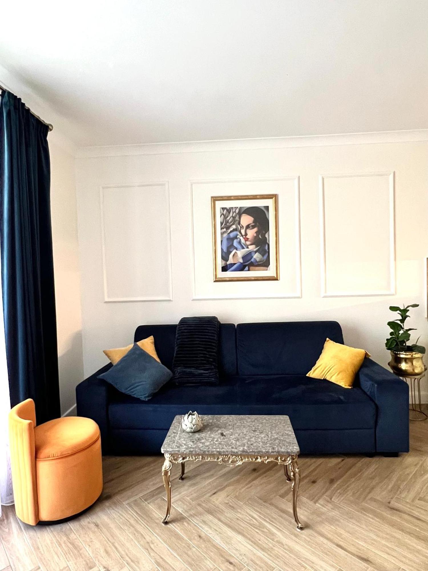 Atrium - Old Town Luxury Apartments - By Upstairs คราคูฟ ภายนอก รูปภาพ