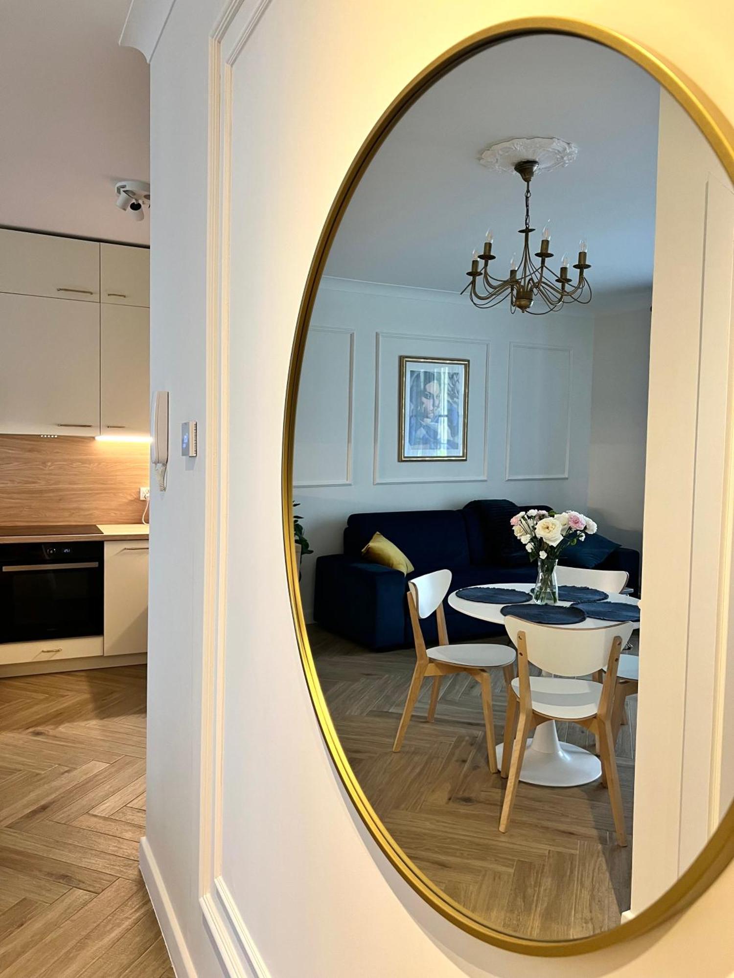 Atrium - Old Town Luxury Apartments - By Upstairs คราคูฟ ภายนอก รูปภาพ