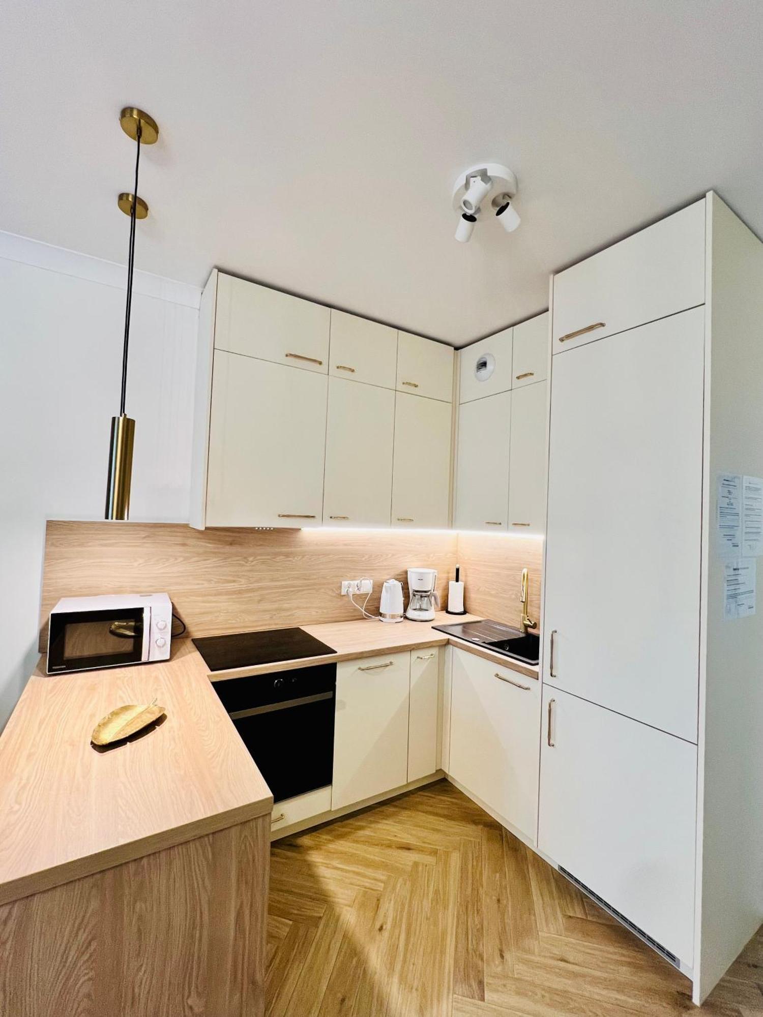 Atrium - Old Town Luxury Apartments - By Upstairs คราคูฟ ภายนอก รูปภาพ