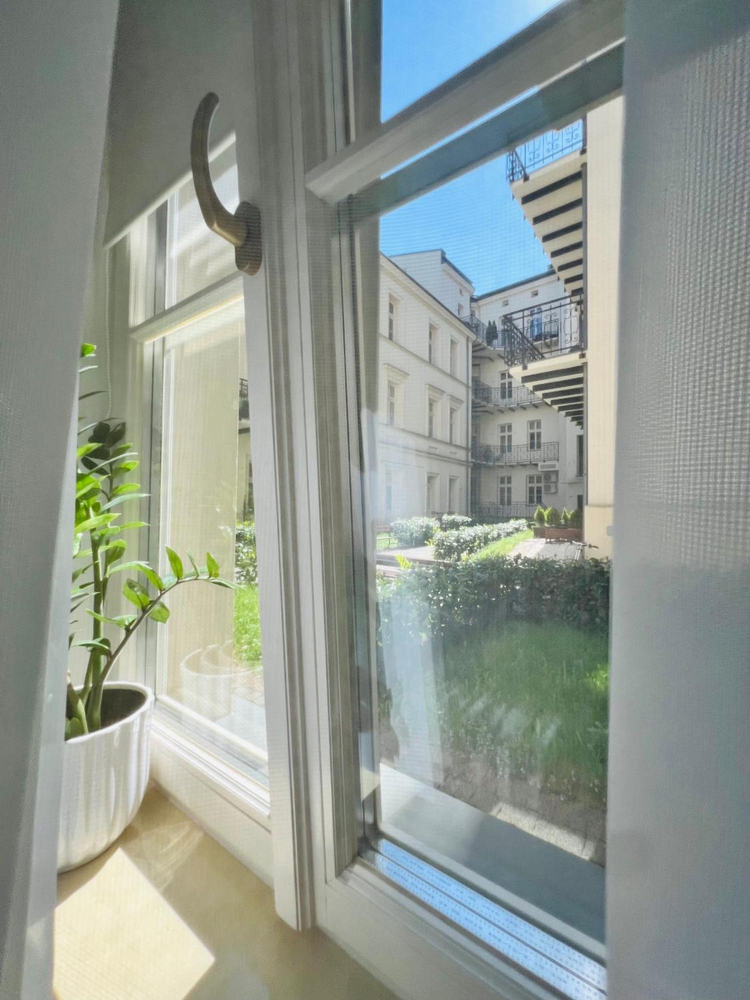 Atrium - Old Town Luxury Apartments - By Upstairs คราคูฟ ภายนอก รูปภาพ