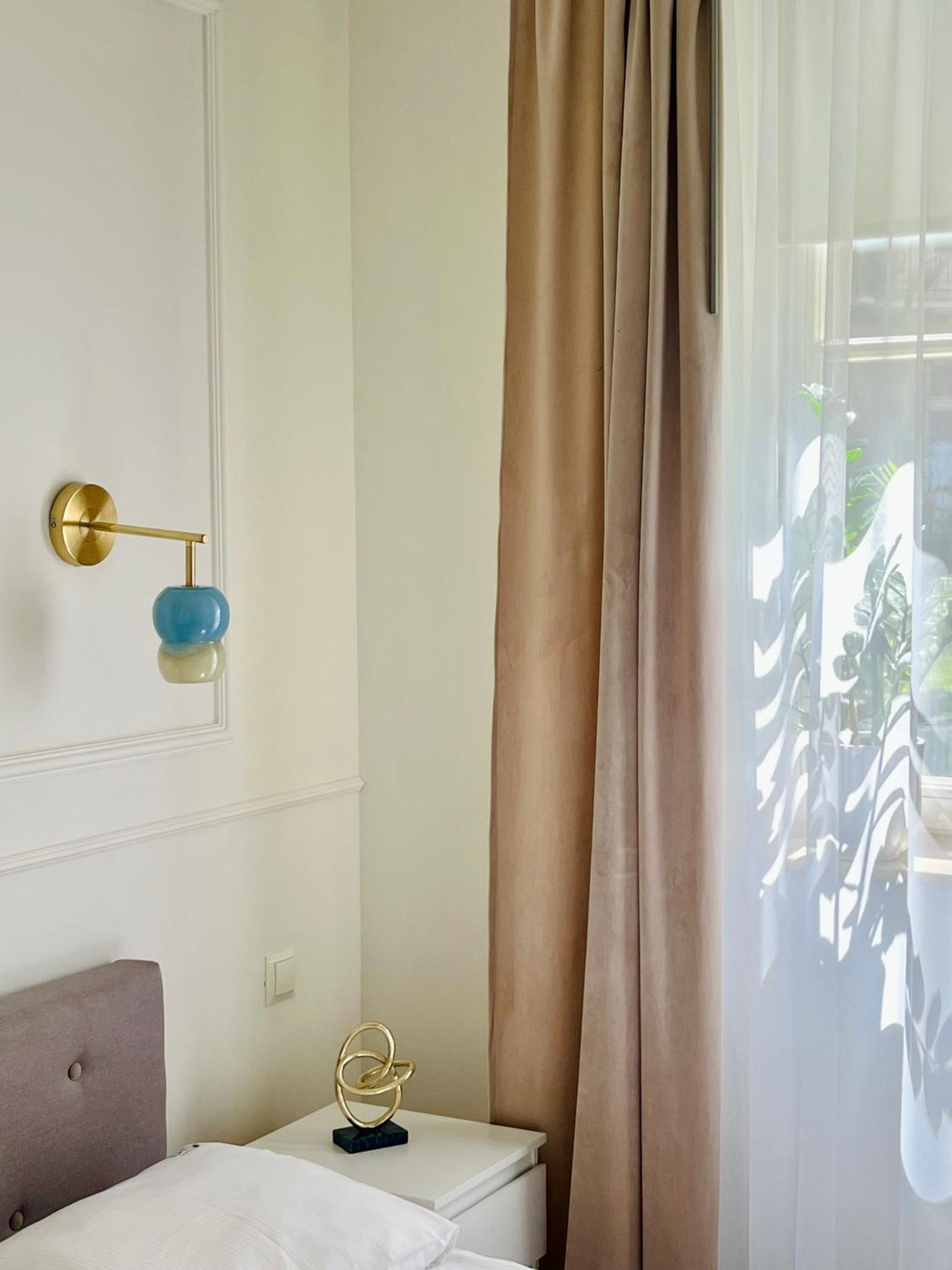 Atrium - Old Town Luxury Apartments - By Upstairs คราคูฟ ภายนอก รูปภาพ