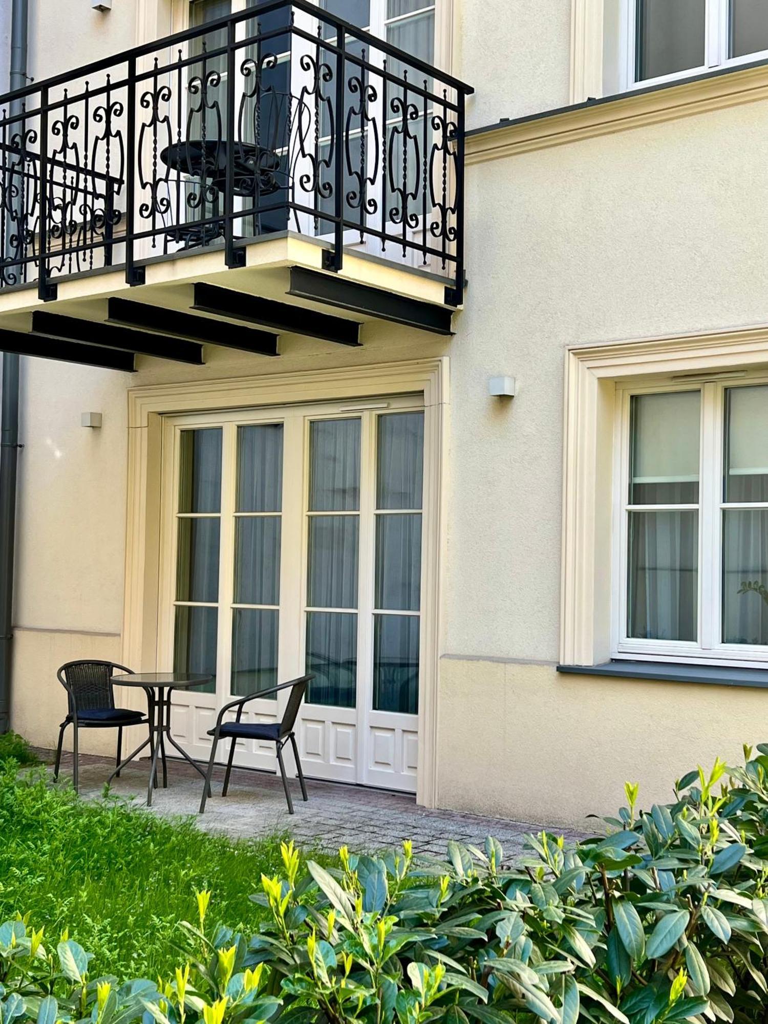 Atrium - Old Town Luxury Apartments - By Upstairs คราคูฟ ภายนอก รูปภาพ