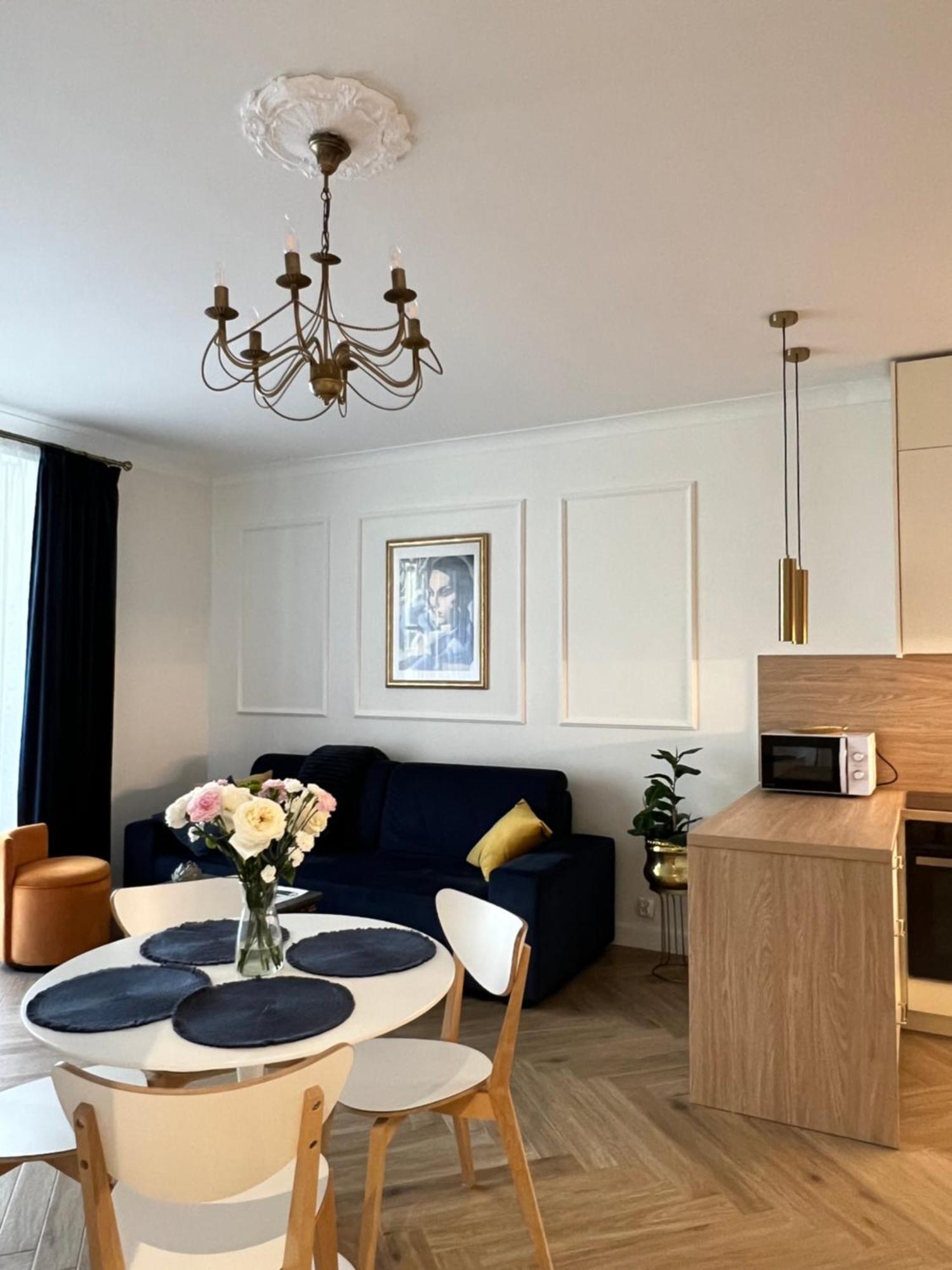 Atrium - Old Town Luxury Apartments - By Upstairs คราคูฟ ภายนอก รูปภาพ
